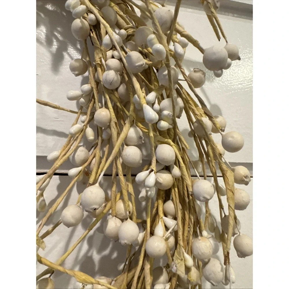 Artificial White Berry Wreath With Natural Twig Base O L A005‎